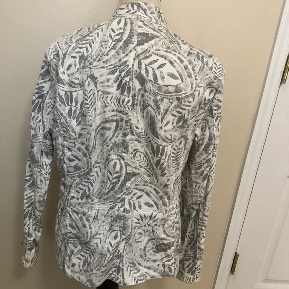 Chico’s Platinum Zip Front Jacket with Zip Pockets and Wrists - Picture 4 of 7